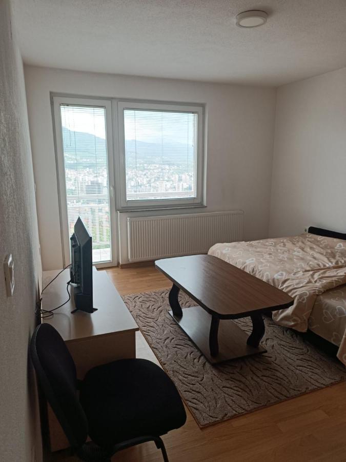 2Bdr Apt With Balcony With View- Free Parking Hotel Sarajevo Buitenkant foto