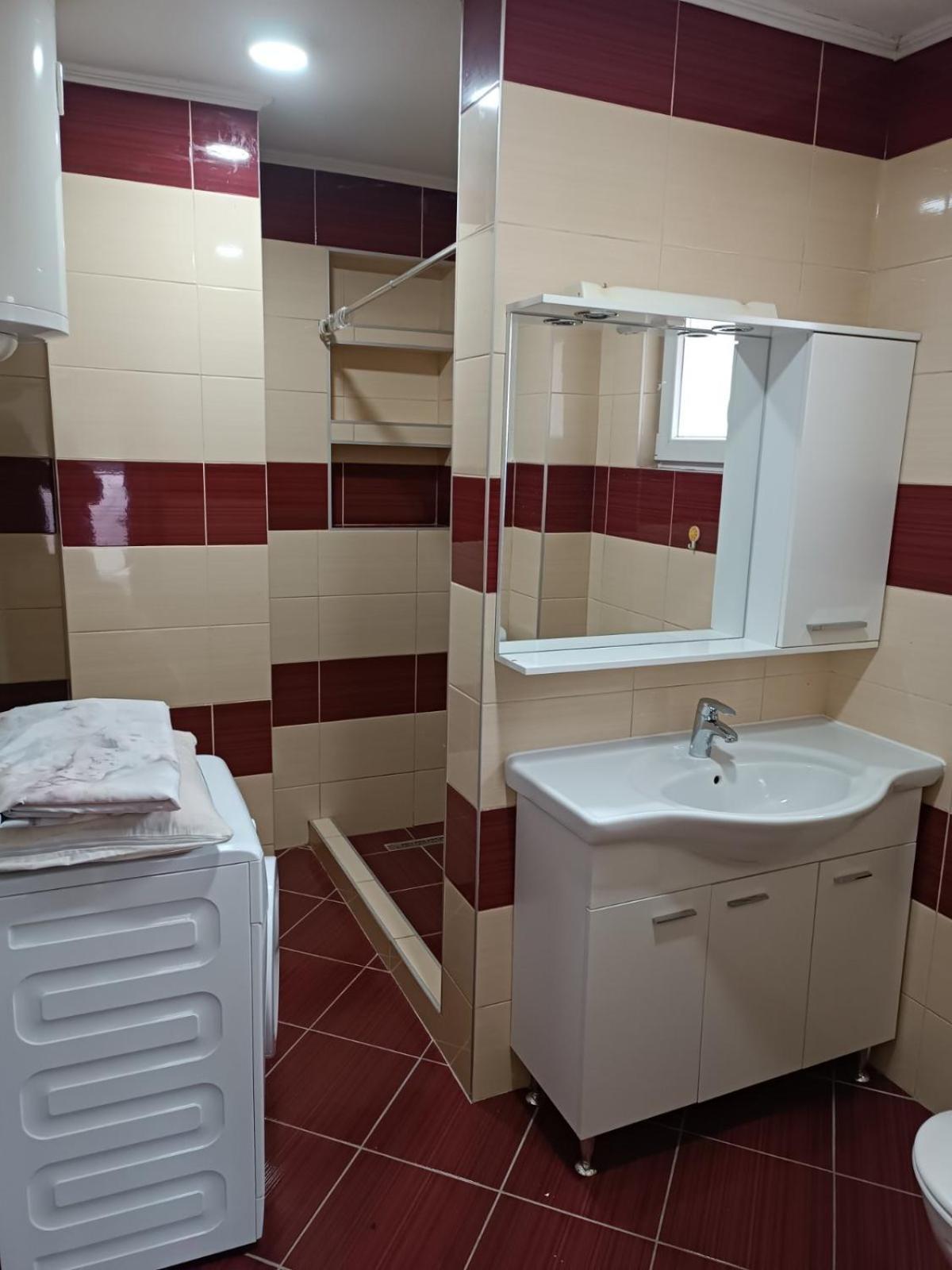 2Bdr Apt With Balcony With View- Free Parking Hotel Sarajevo Buitenkant foto